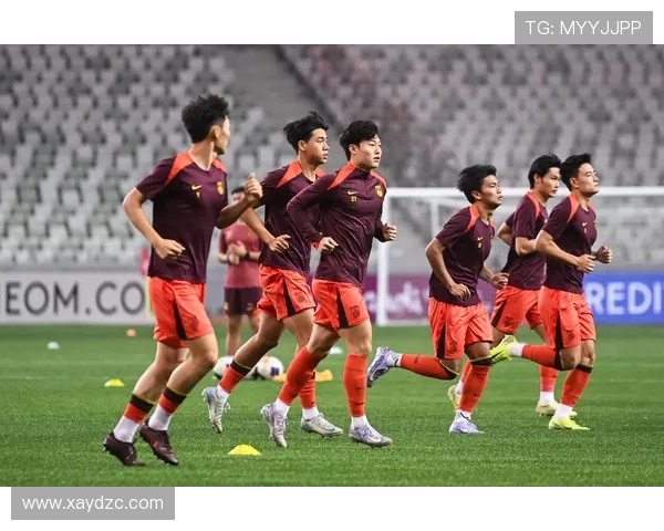 中国足球队迎战强敌，备战亚洲杯决赛圈，队员状态逐渐回升，信心满满